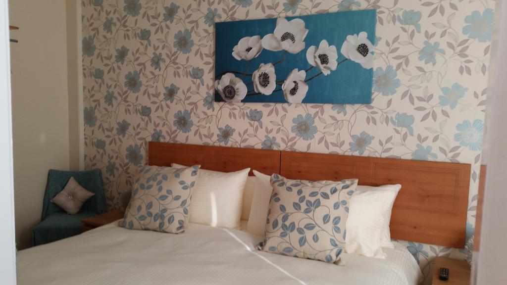 The Trevelyan Hotel Morecambe Room photo
